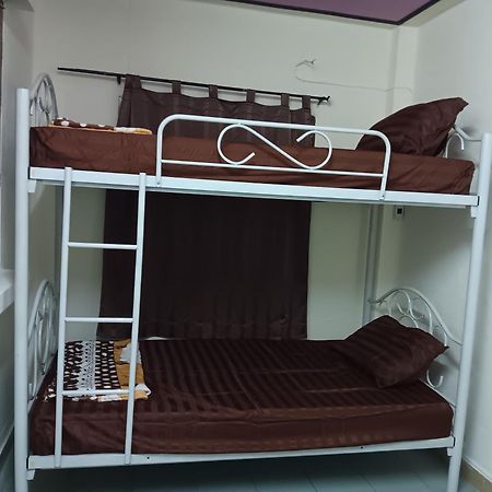 Hug Glur House Tour And Hostel (Adults Only) Chiang Mai Esterno foto