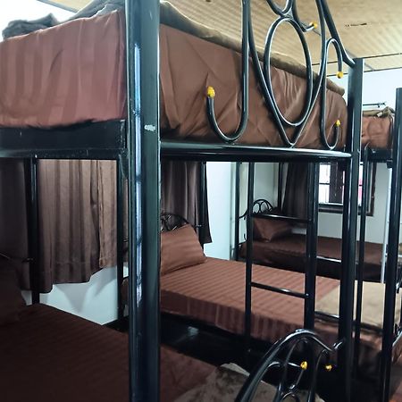 Hug Glur House Tour And Hostel (Adults Only) Chiang Mai Esterno foto