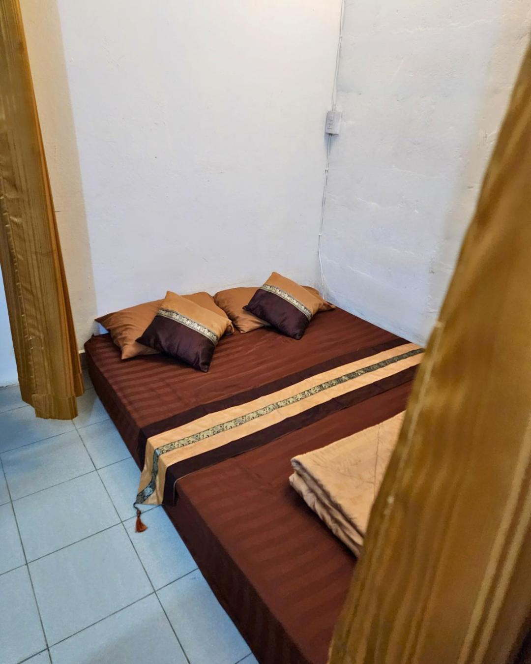 Hug Glur House Tour And Hostel (Adults Only) Chiang Mai Esterno foto
