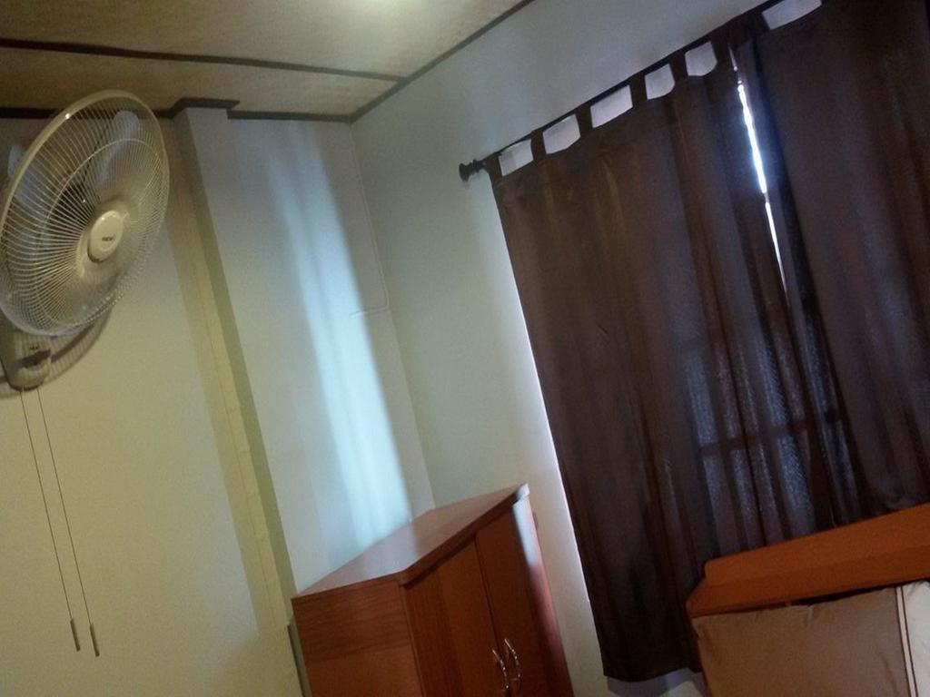Hug Glur House Tour And Hostel (Adults Only) Chiang Mai Esterno foto